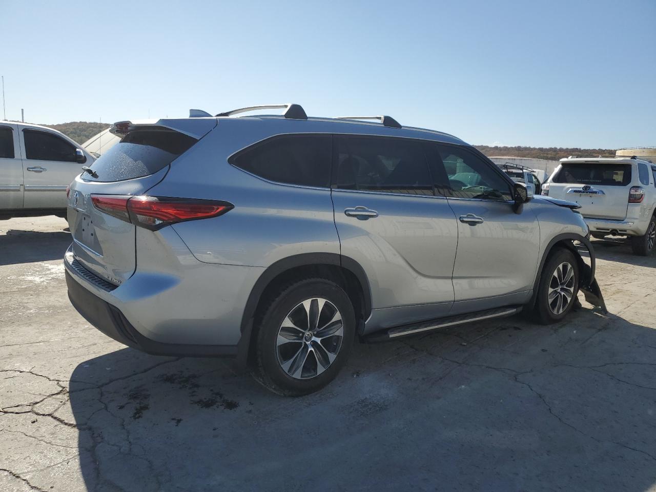 2022 Toyota Highlander VIN 5TDGZRBH3NS175925 Copart auction photo, front end damage thumbnail 3