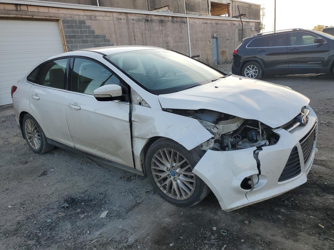 2012 Ford Focus VIN 1FAHP3H29CL445304 Copart auction photo, front end / minor dent/scratches damage thumbnail 4