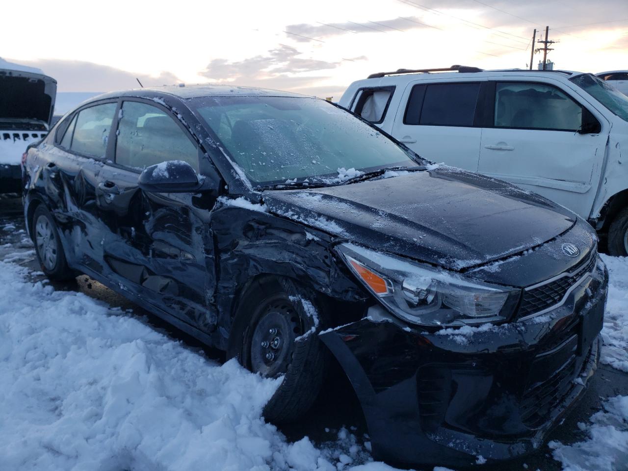 2020 KIA Rio VIN 3KPA24AD4LE343722 Copart auction photo, front end / side damage thumbnail 4