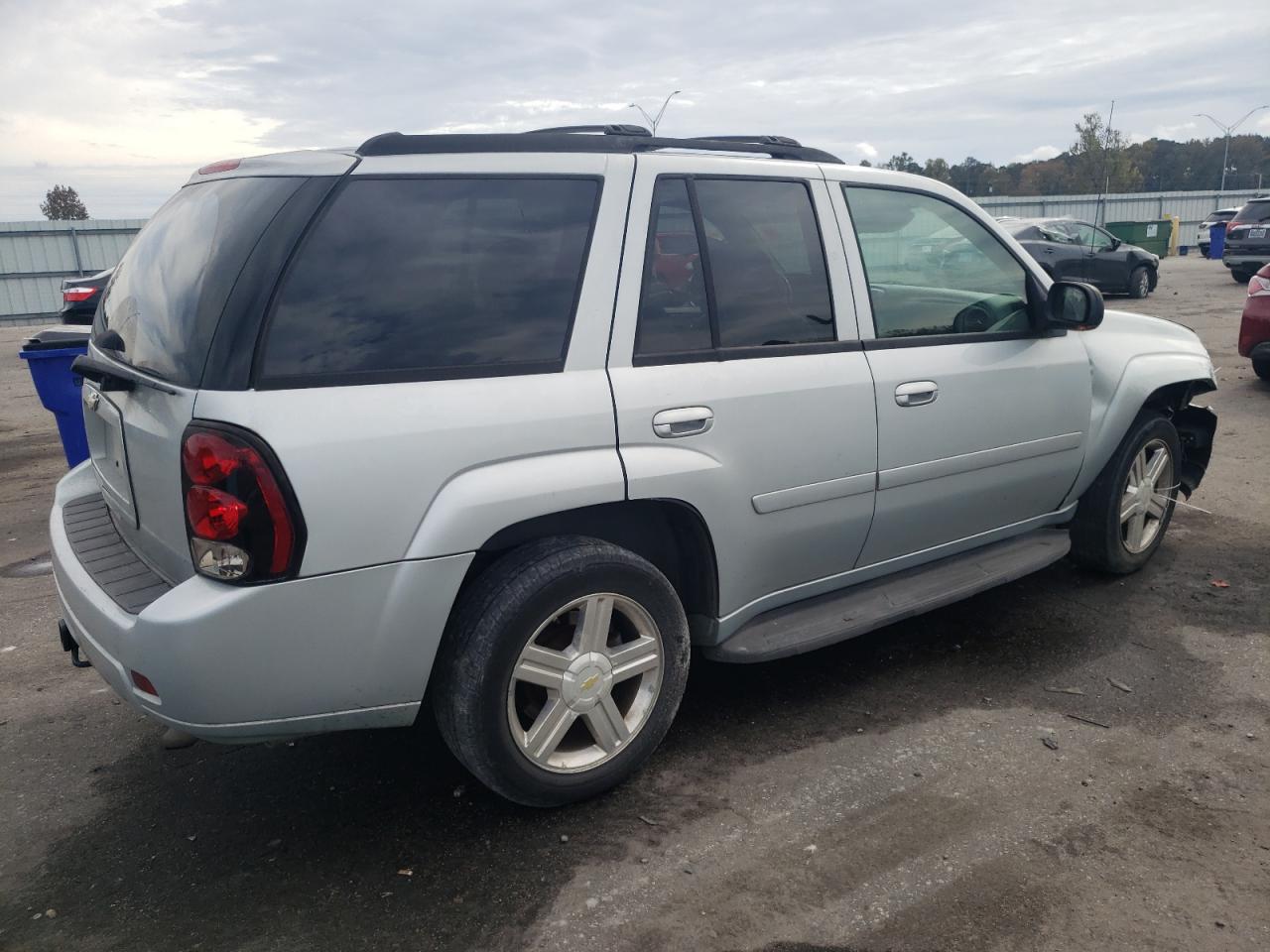 2008 Chevrolet TrailBlazer VIN 1GNDT13S582102946 Copart auction photo, undercarriage / front end damage thumbnail 3