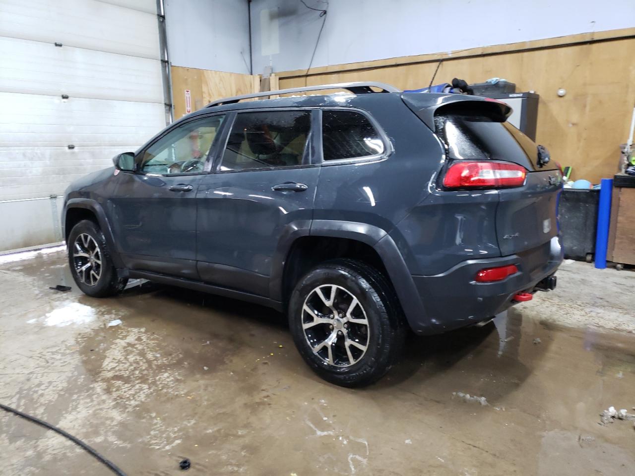 2016 Jeep Cherokee VIN 1C4PJMBS6GW365114 Copart auction photo, front end / minor dent/scratches damage thumbnail 2