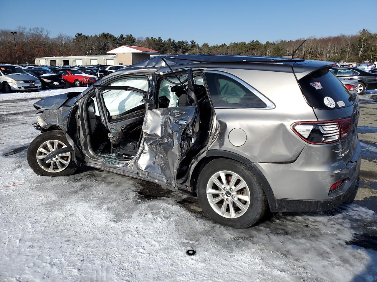 2019 KIA Sorento VIN 5XYPGDA3XKG459446 Copart auction photo, side / front end damage thumbnail 2