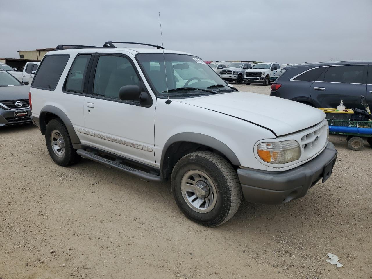 1999 Ford Explorer VIN 1FMYU22E1XUA94061 Copart auction photo, minor dent/scratches damage thumbnail 4