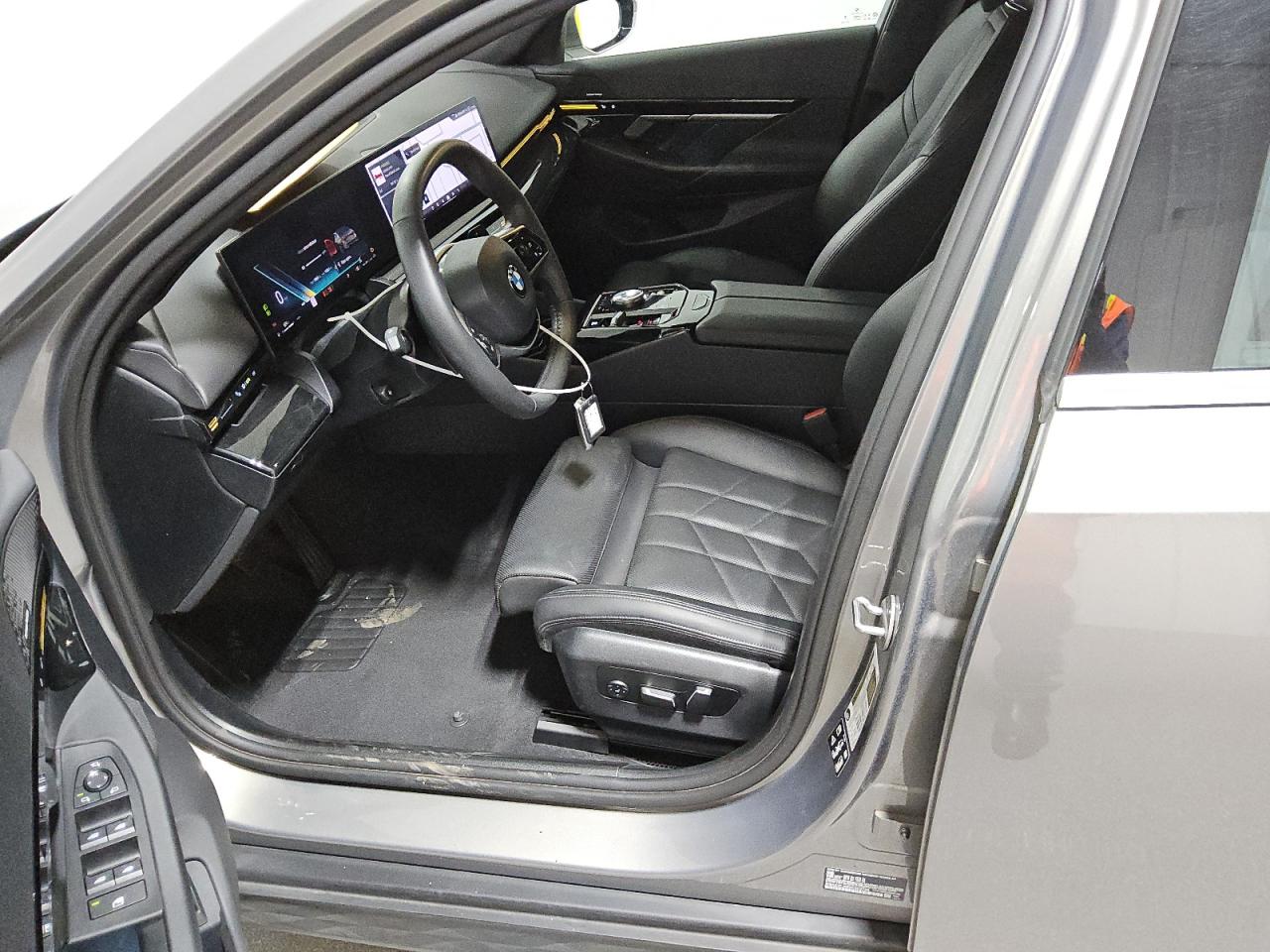 2024 BMW 5er VIN WBA53FJ08RCS03726 Copart auction photo, vandalism damage thumbnail 7