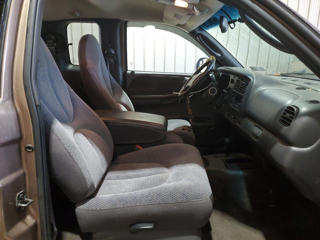 2000 Dodge Dakota VIN 1B7GG22NXYS654843 Copart auction photo, front end damage thumbnail 10