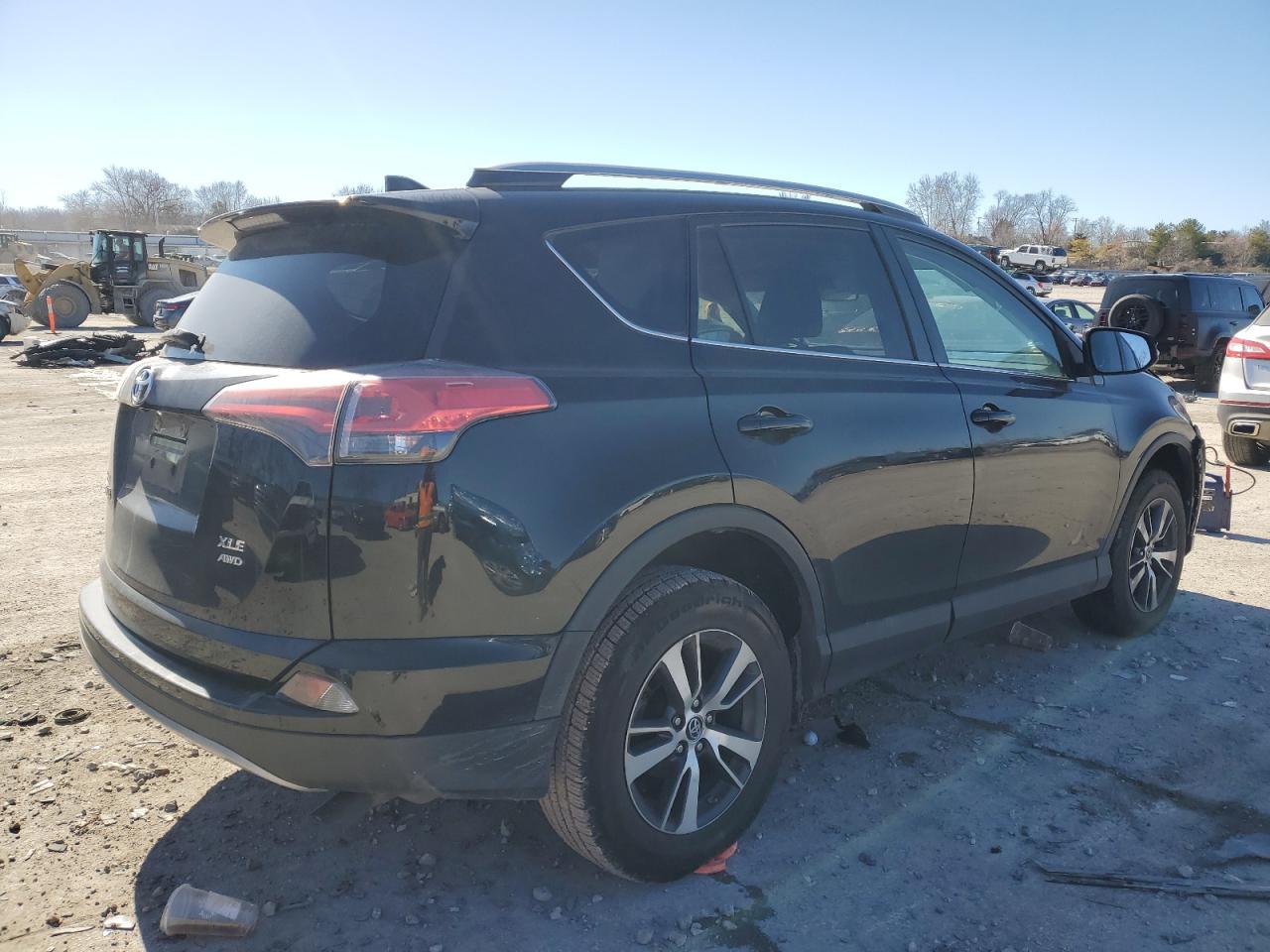 2018 Toyota RAV 4 VIN 2T3RFREV3JW706293 Copart auction photo, front end / side damage thumbnail 3