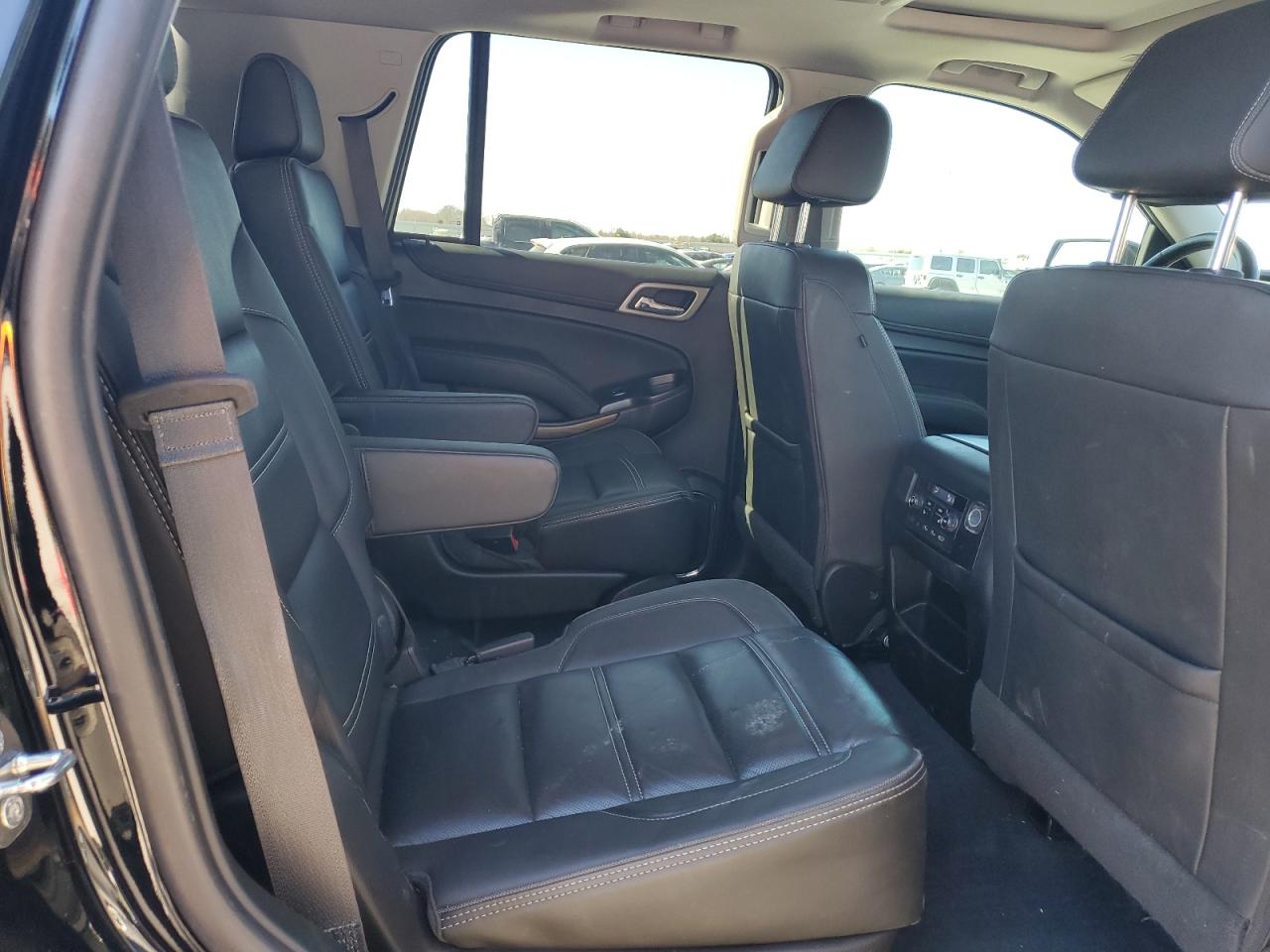 2019 GMC Yukon VIN 1GKS1CKJ3KR226176 Copart auction photo, side / front end damage thumbnail 11