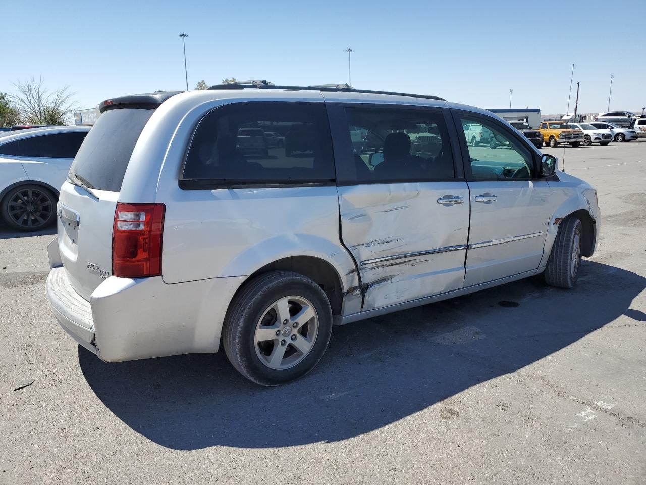 2010 Dodge Caravan VIN 2D4RN5D14AR118801 Copart auction photo, side / front end damage thumbnail 3