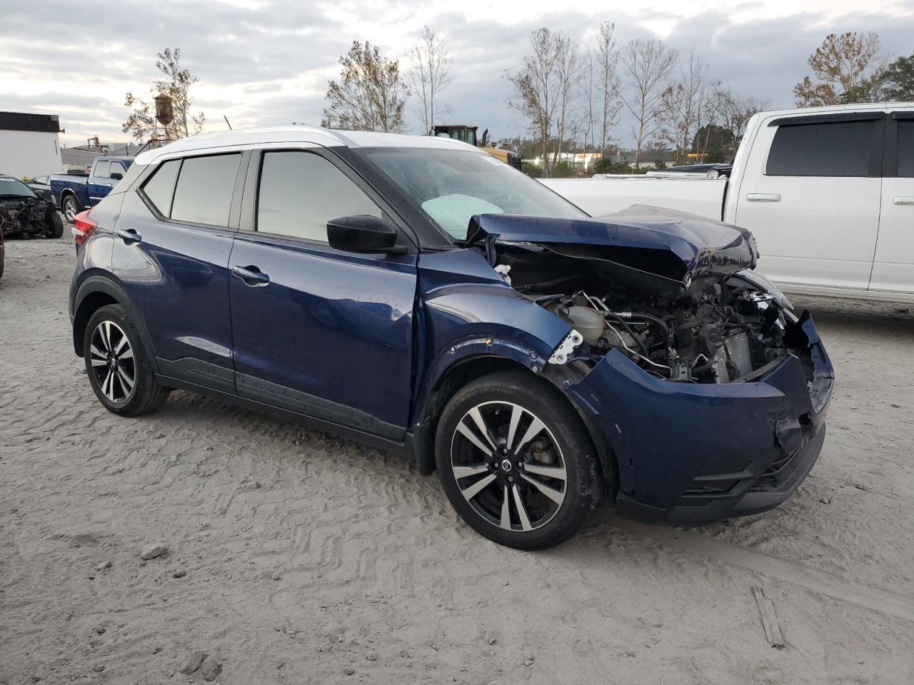 2020 Nissan Kicks VIN 3N1CP5CV3LL561283 Copart auction photo, front end damage thumbnail 4