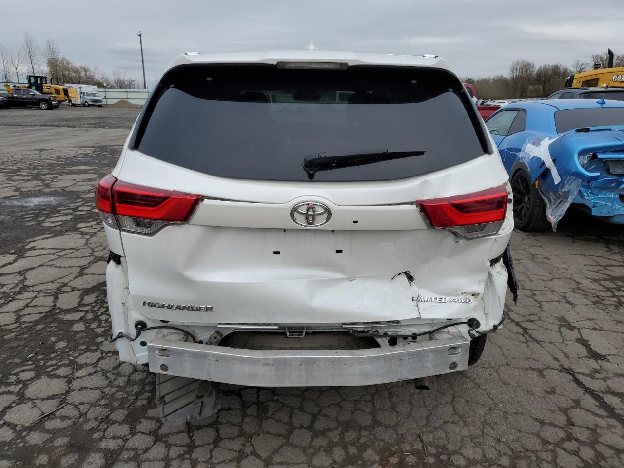 2019 Toyota Highlander VIN 5TDDZRFH3KS962561 Copart auction photo, rear end / side damage thumbnail 6