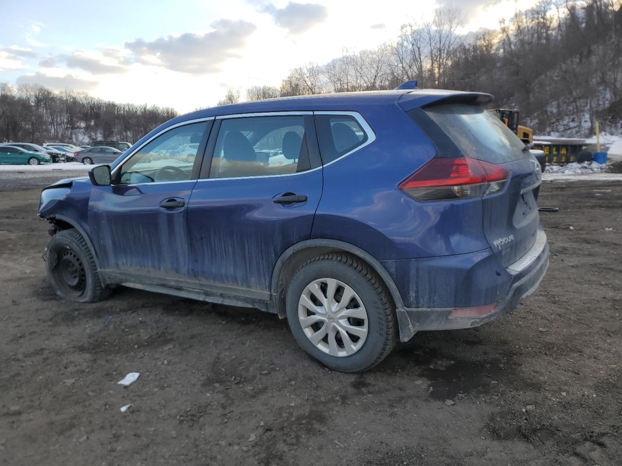 2018 Nissan Rogue VIN KNMAT2MV0JP573793 Copart auction photo, front end / side damage thumbnail 2