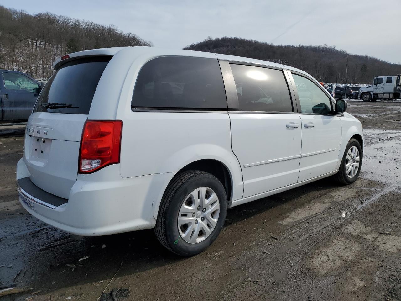 2017 Dodge Caravan VIN 2C4RDGBG2HR605167 Copart auction photo, front end / side damage thumbnail 3