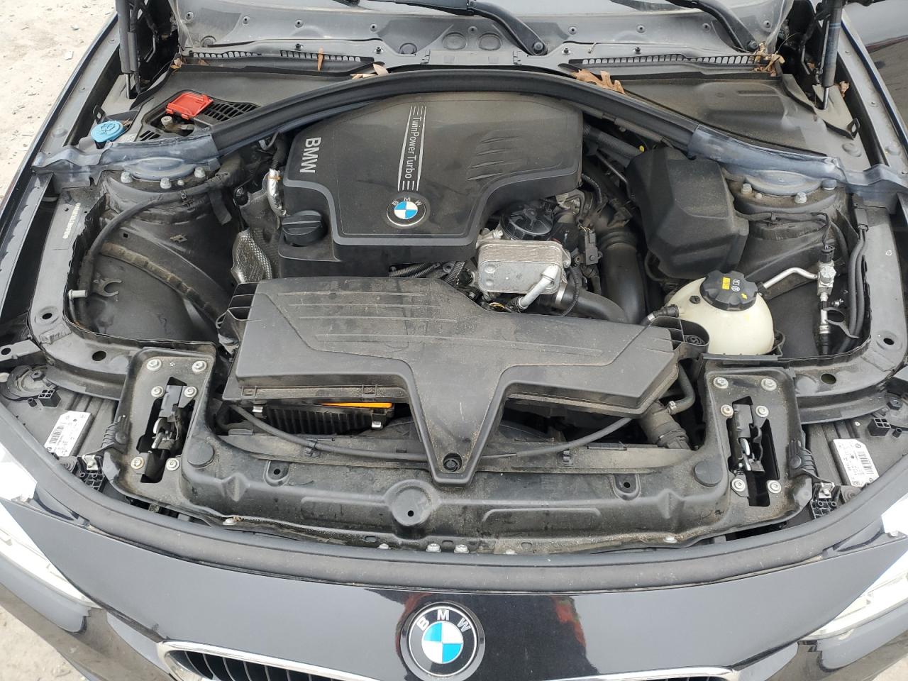 2018 BMW 3er VIN WBA8E5G53JNU46177 Copart auction photo, undercarriage / minor dent/scratches damage thumbnail 11