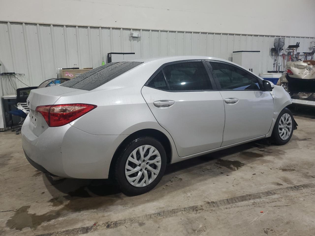 2019 Toyota Corolla VIN 5YFBURHE6KP883189 Copart auction photo, front end / side damage thumbnail 3