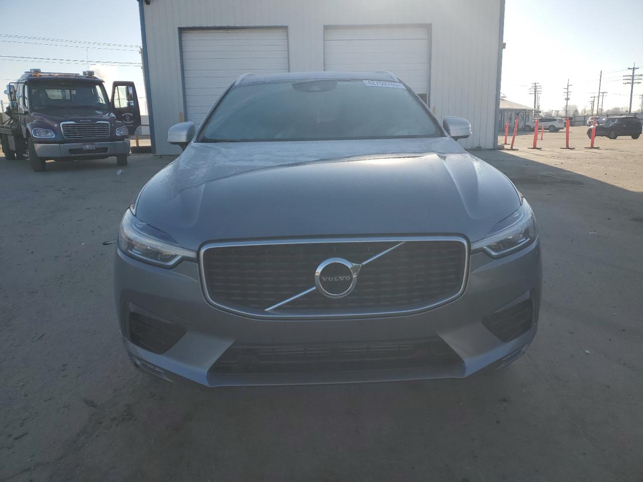 2019 Volvo XC60 VIN LYV102RM2KB279883 Copart auction photo, side damage thumbnail 5
