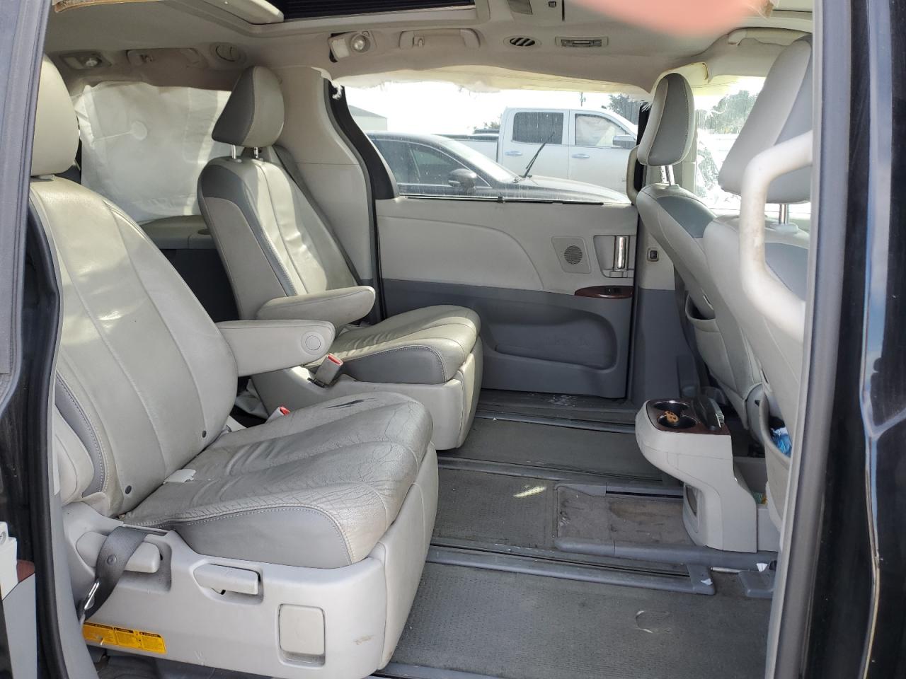 2014 Toyota Sienna VIN 5TDYK3DC4ES413028 Copart auction photo, front end damage thumbnail 11
