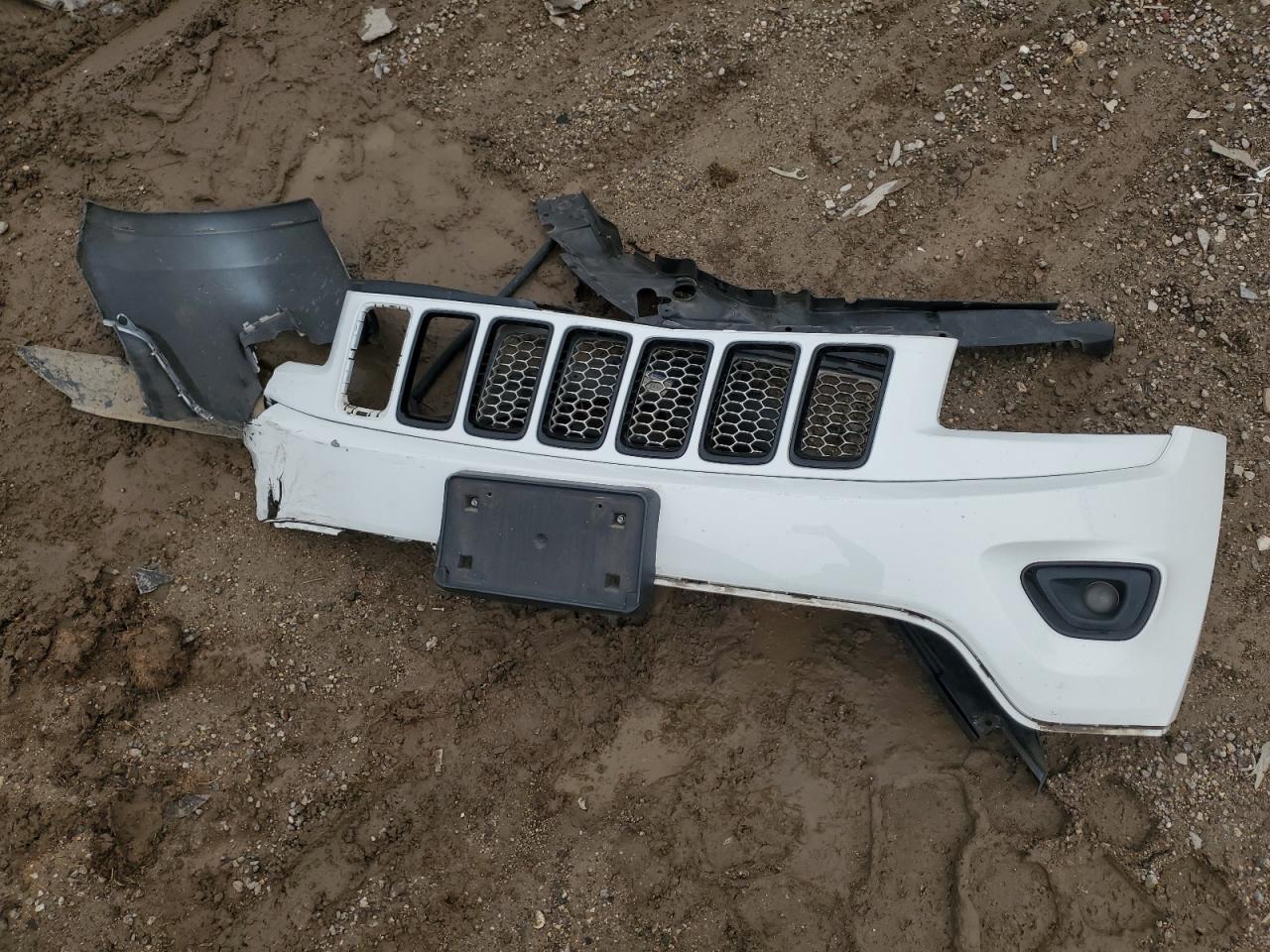 2015 Jeep Grand Cherokee VIN 1C4RJFAG1FC103082 Copart auction photo, front end / minor dent/scratches damage thumbnail 12