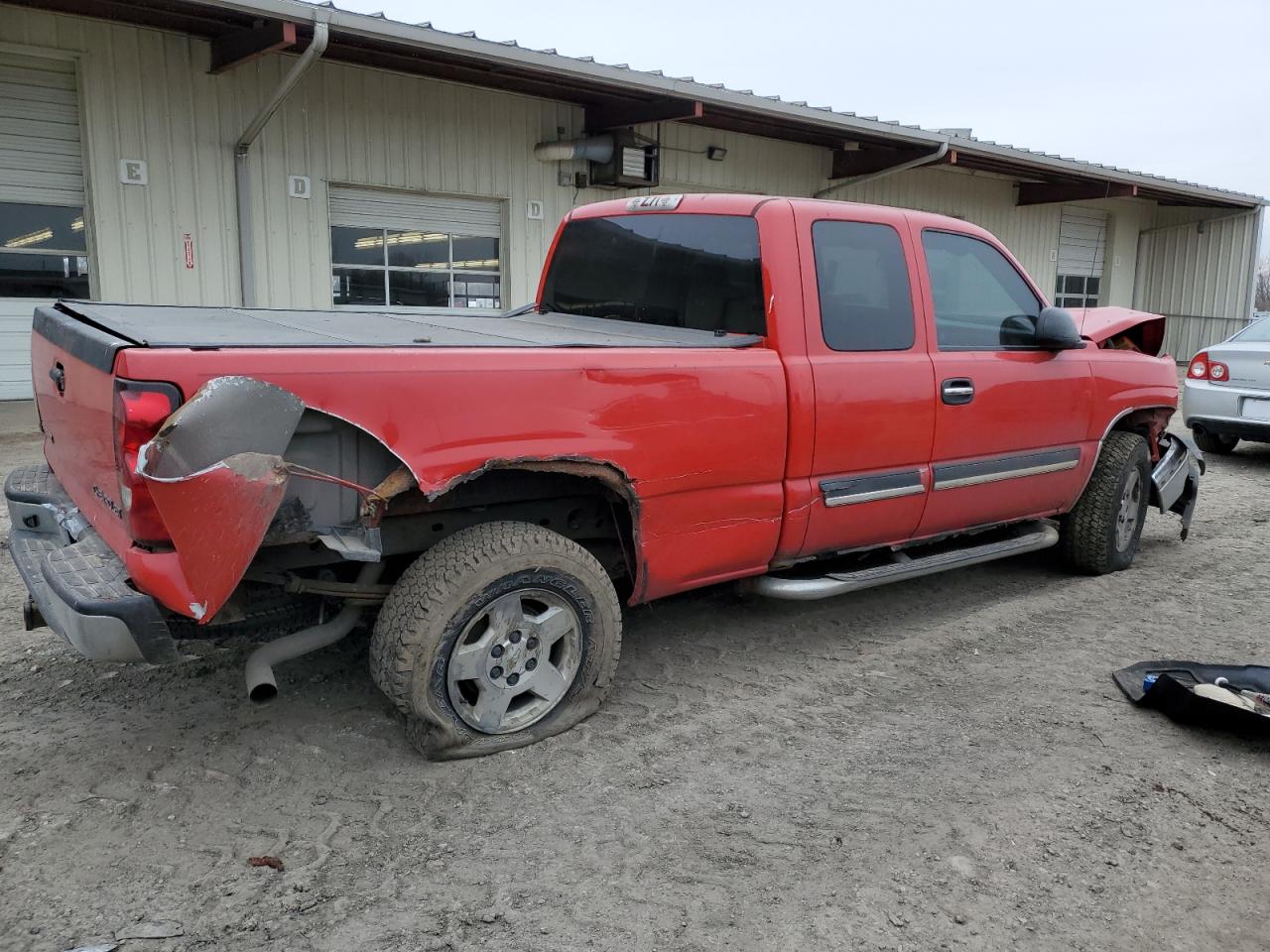 2005 Chevrolet Silverado VIN 1GCEK19Z25Z158396 Copart auction photo, front end / all over damage thumbnail 3