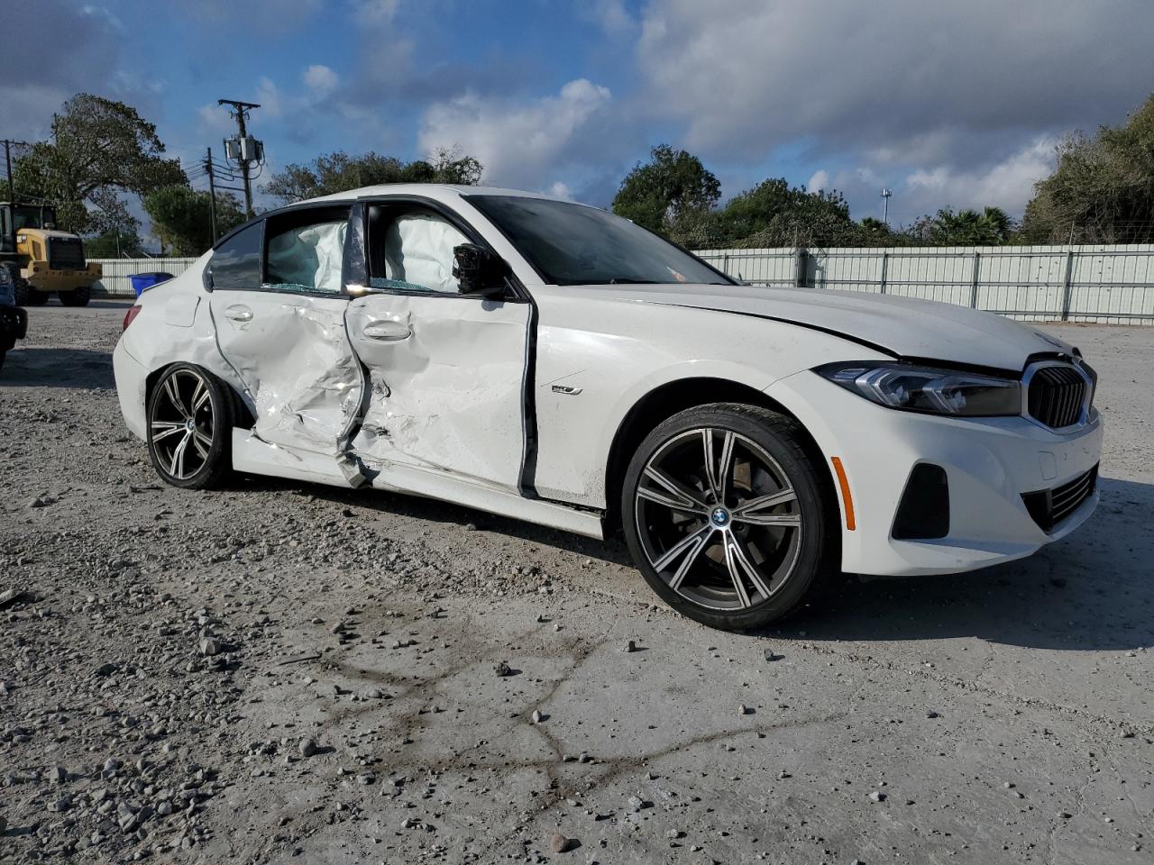 2023 BMW 3er VIN 3MW39FF00P8D70486 Copart auction photo, side damage thumbnail 4