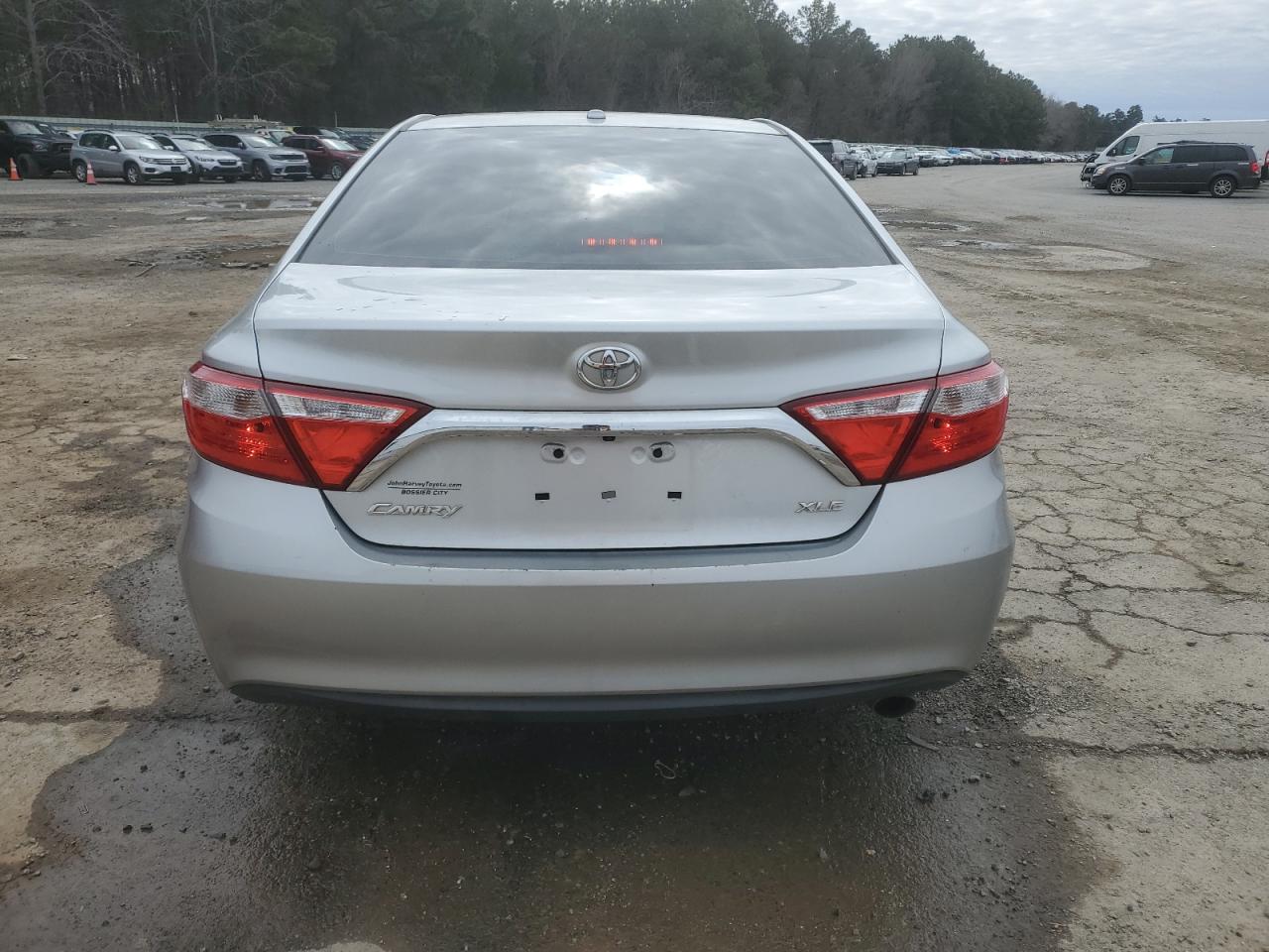 2015 Toyota Camry VIN 4T4BF1FK1FR507725 Copart auction photo, front end / minor dent/scratches damage thumbnail 6