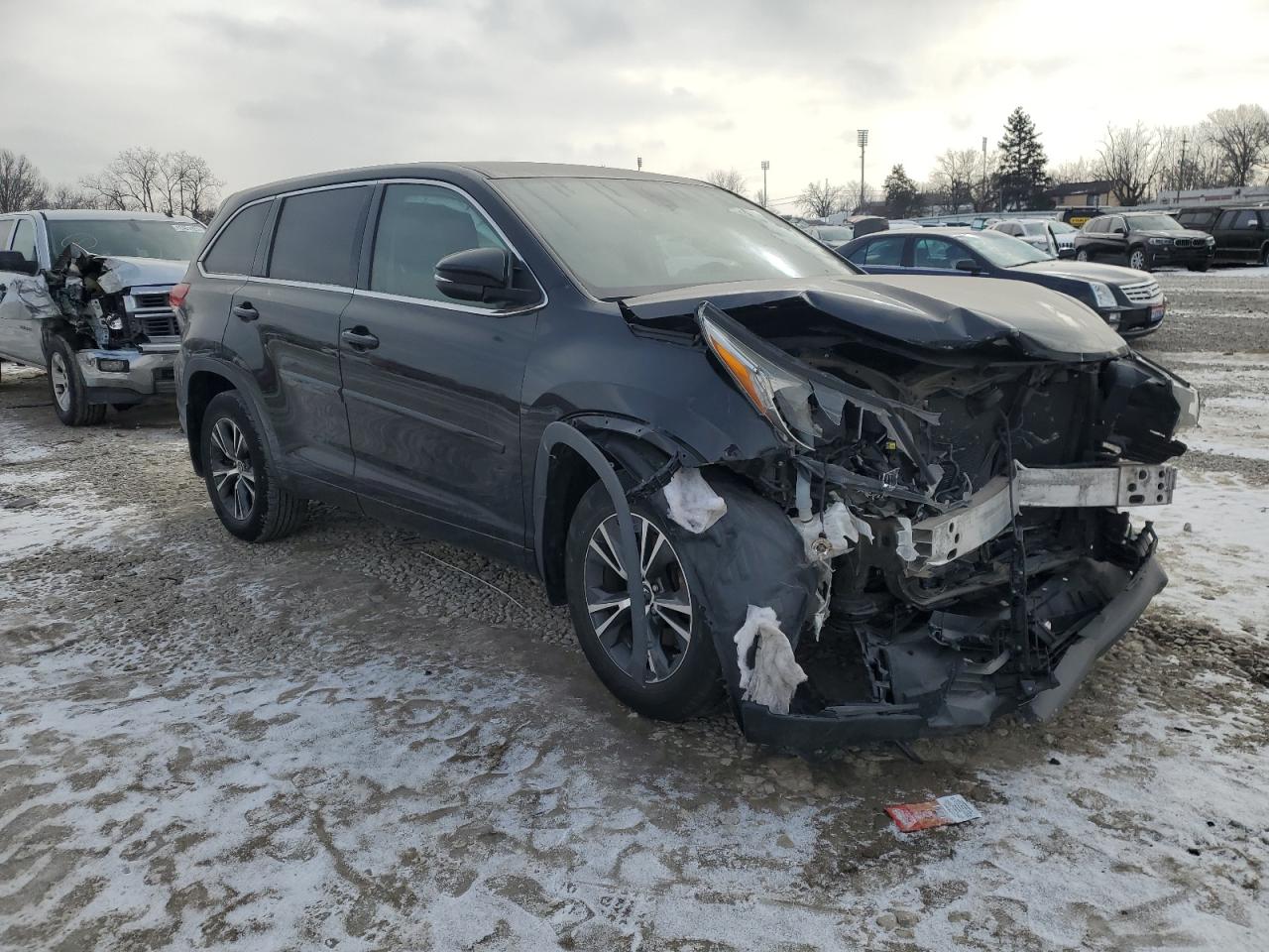 2018 Toyota Highlander VIN 5TDBZRFH8JS491707 Copart auction photo, front end damage thumbnail 4