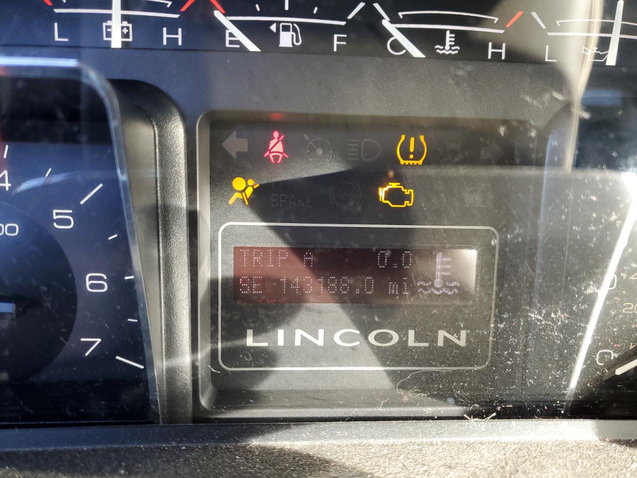 2014 Lincoln Navigator VIN 5LMJJ2J5XEEL07136 Copart auction photo, water/flood damage thumbnail 9