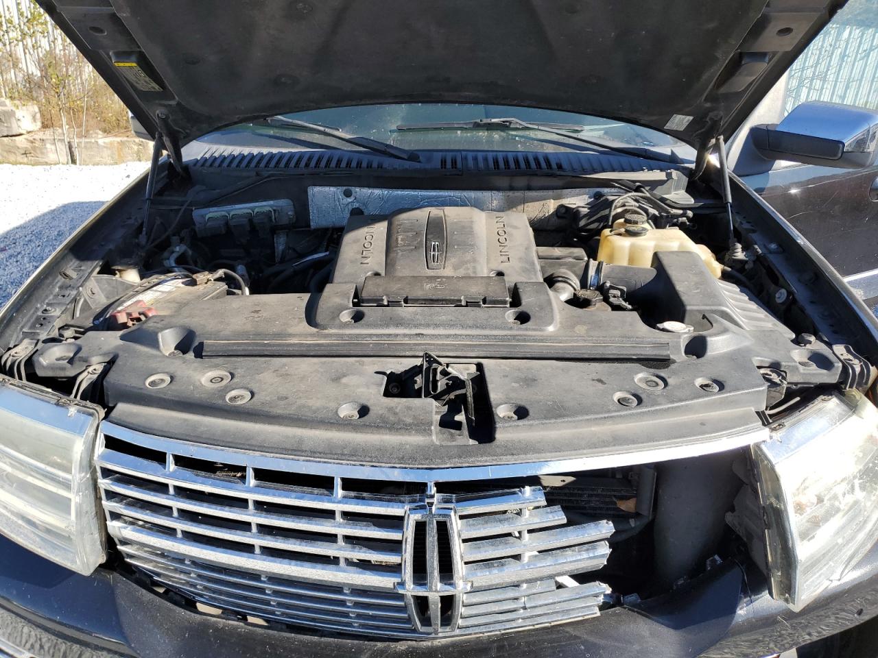 2010 Lincoln Navigator VIN 5LMJJ2J59AEJ03762 Copart auction photo, front end / minor dent/scratches damage thumbnail 12