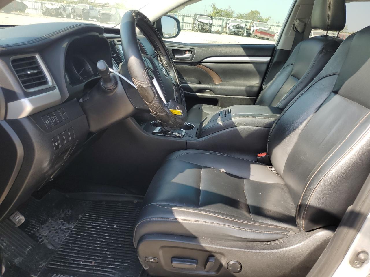 2019 Toyota Highlander VIN 5TDJZRFH5KS568997 Copart auction photo, rear end / all over damage thumbnail 7