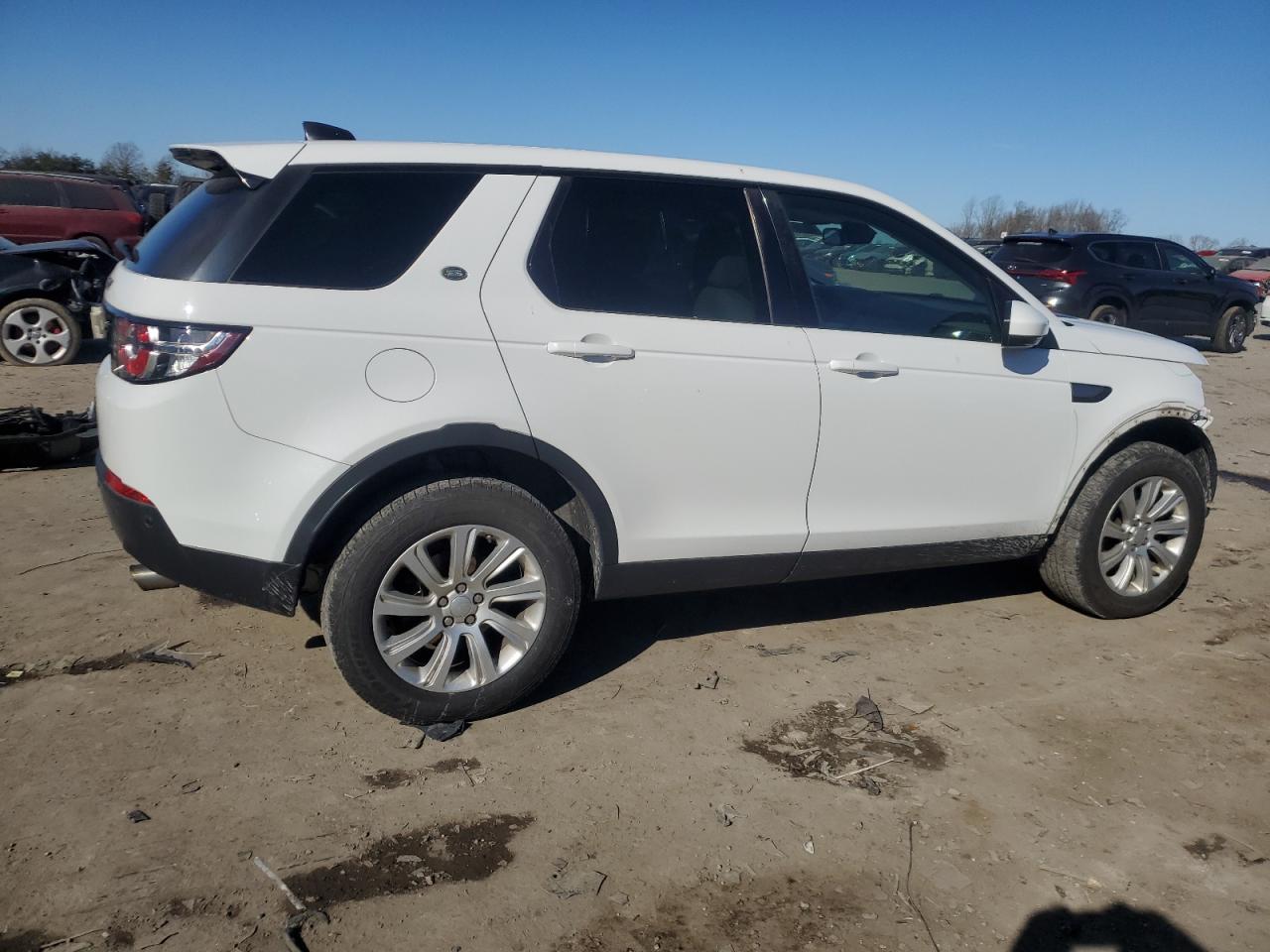 2017 Land Rover Discovery VIN SALCP2BG4HH705887 Copart auction photo, front end / minor dent/scratches damage thumbnail 3