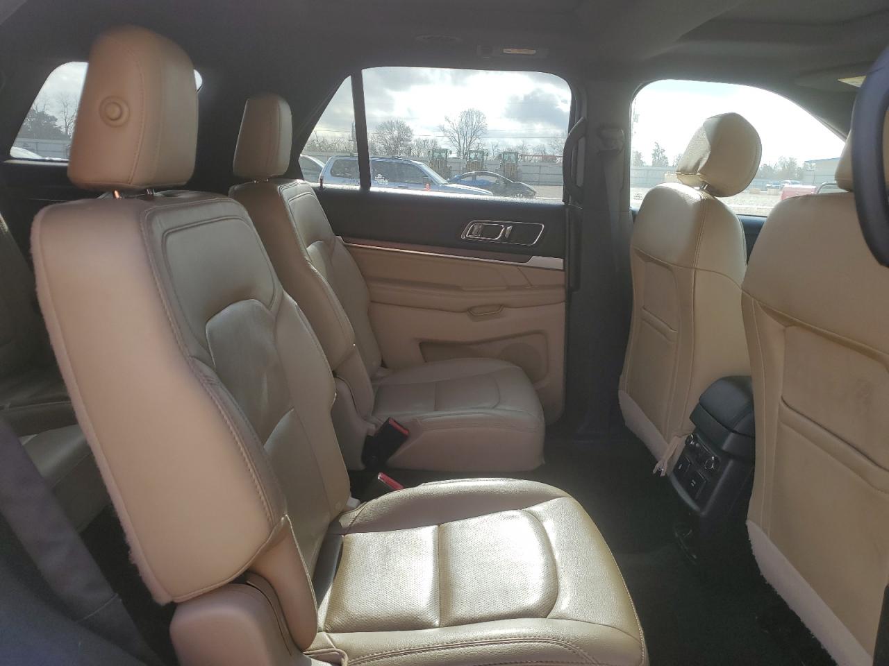 2017 Ford Explorer VIN 1FM5K7F82HGD16701 Copart auction photo, front end / side damage thumbnail 11