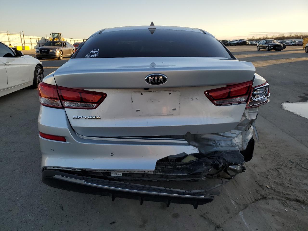 2019 KIA Optima VIN 5XXGT4L39KG369265 Copart auction photo, rear end damage thumbnail 6
