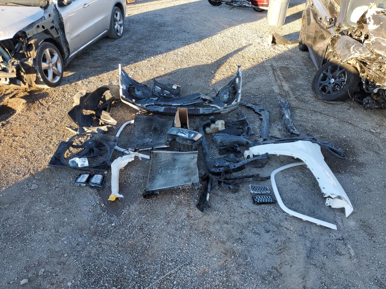 2020 Jeep Grand Cherokee VIN 1C4RJEAG2LC162339 Copart auction photo, front end / minor dent/scratches damage thumbnail 13