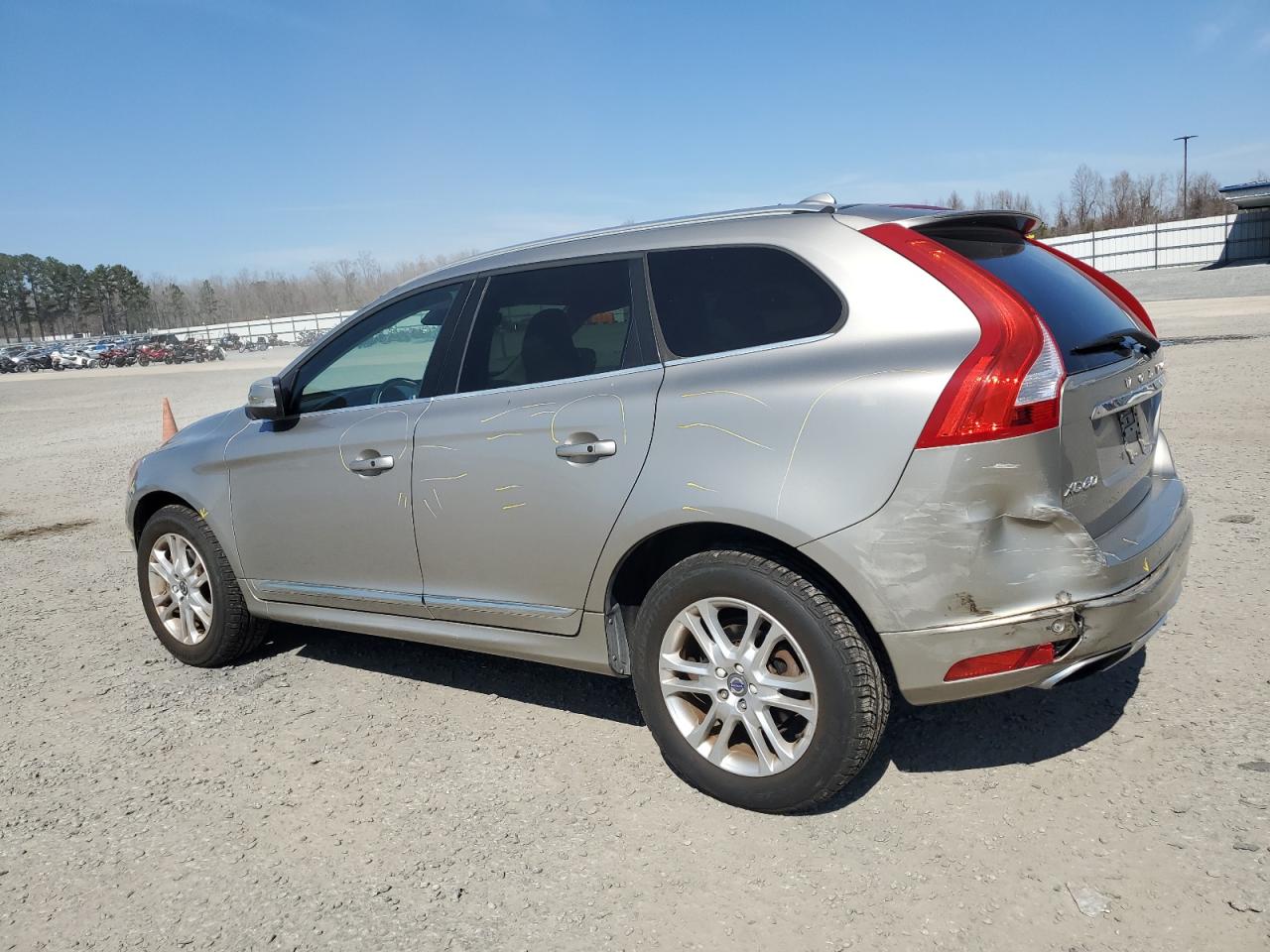 2015 Volvo XC60 VIN YV4612RM8F2729477 Copart auction photo, rear end damage thumbnail 2