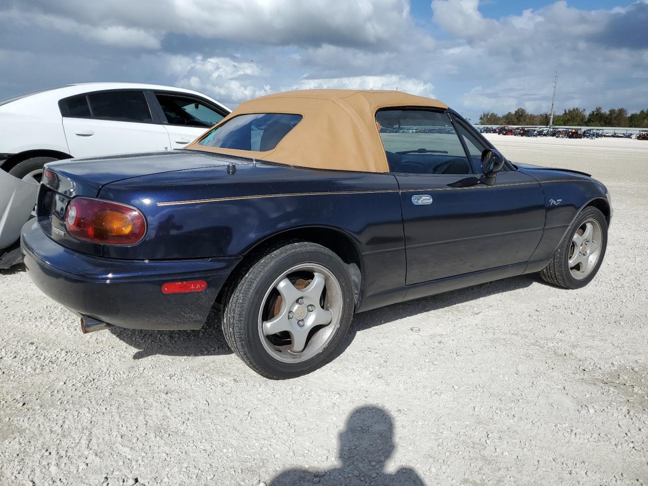 1996 Mazda MX-5 VIN JM1NA3536T0707678 Copart auction photo, water/flood damage thumbnail 3