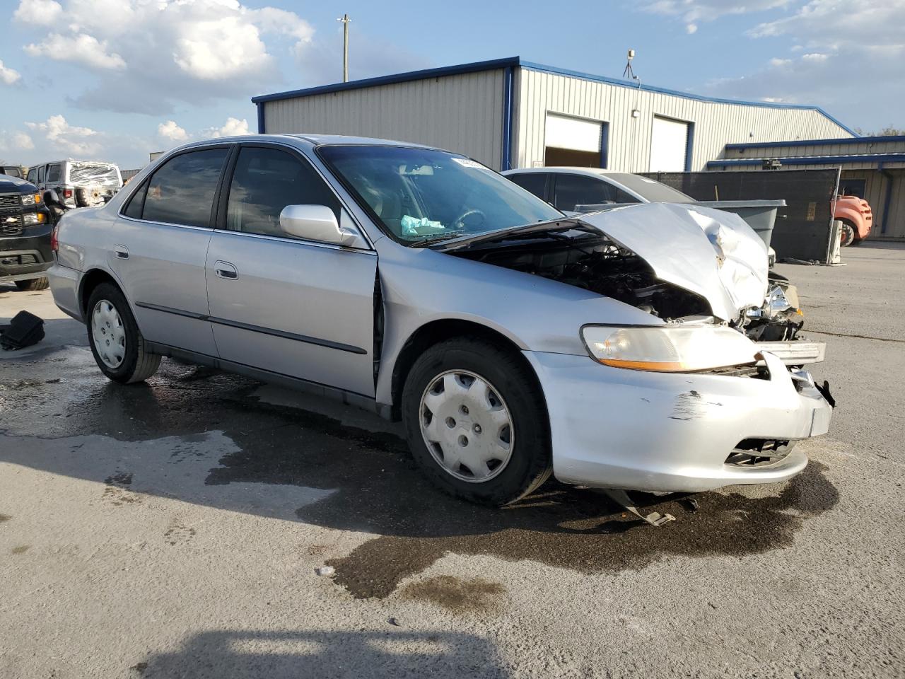 2000 Honda Accord VIN 1HGCG5648YA135203 Copart auction photo, front end / side damage thumbnail 4