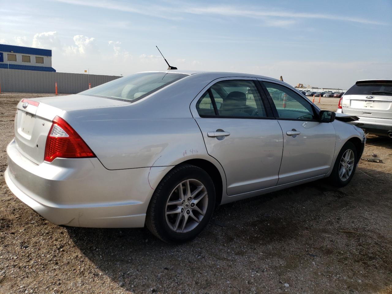 2011 Ford Fusion VIN 3FAHP0GA9BR239889 Copart auction photo, front end / rear end damage thumbnail 3