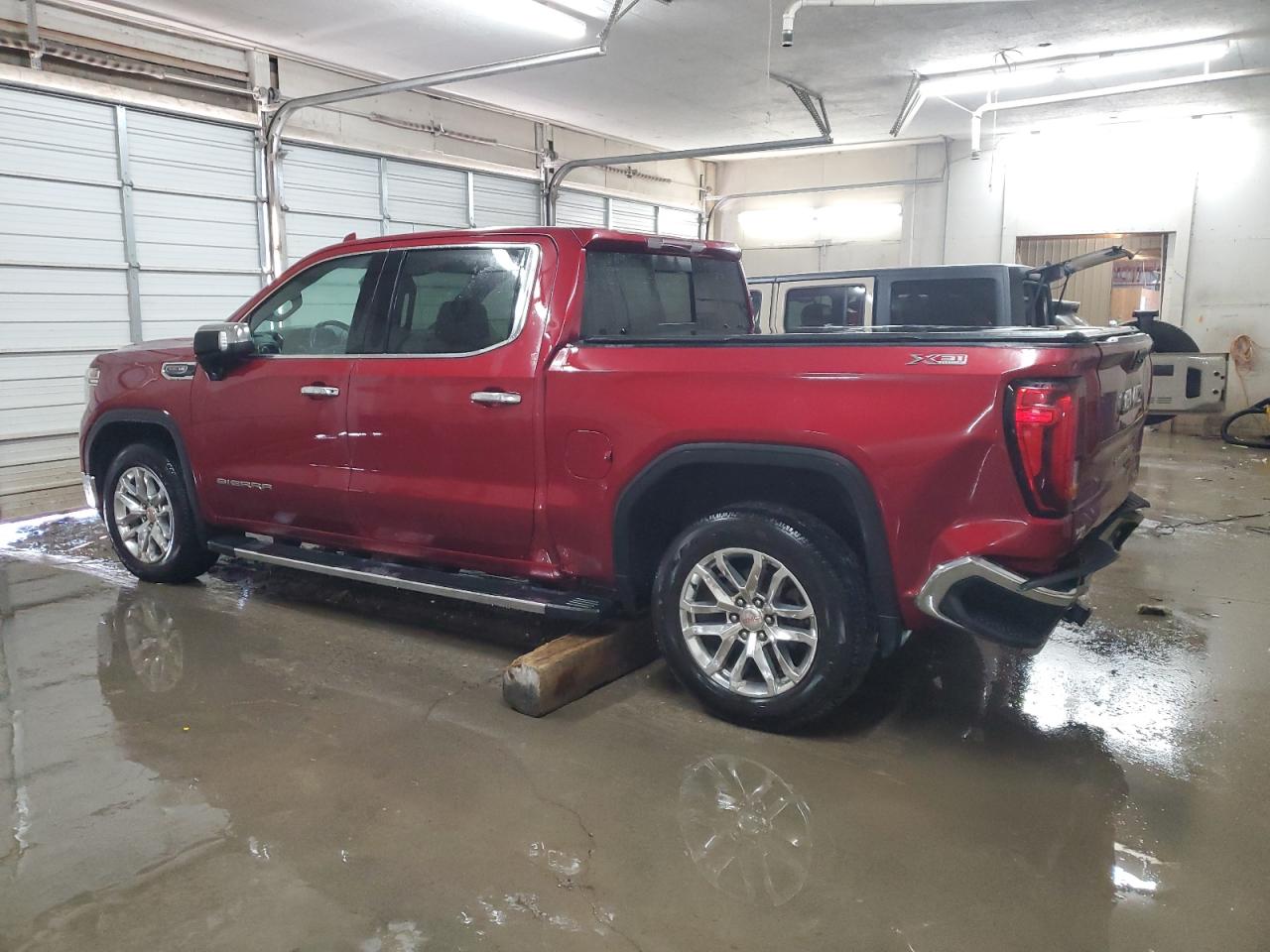 2020 GMC Sierra VIN 1GTU9DED9LZ329158 Copart auction photo, rear end / minor dent/scratches damage thumbnail 2