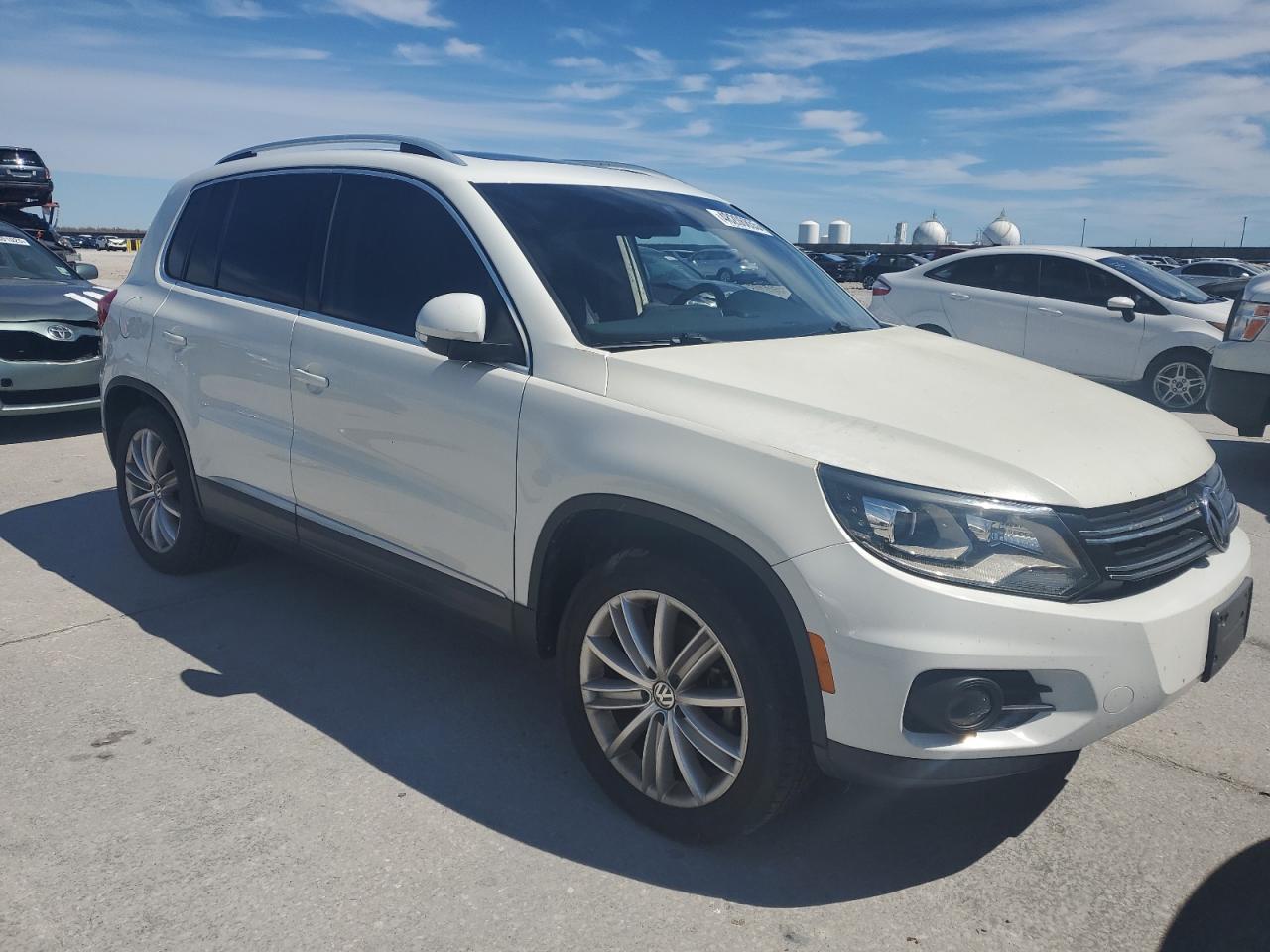2016 Volkswagen Tiguan VIN WVGAV7AXXGW579091 Copart auction photo, water/flood damage thumbnail 4