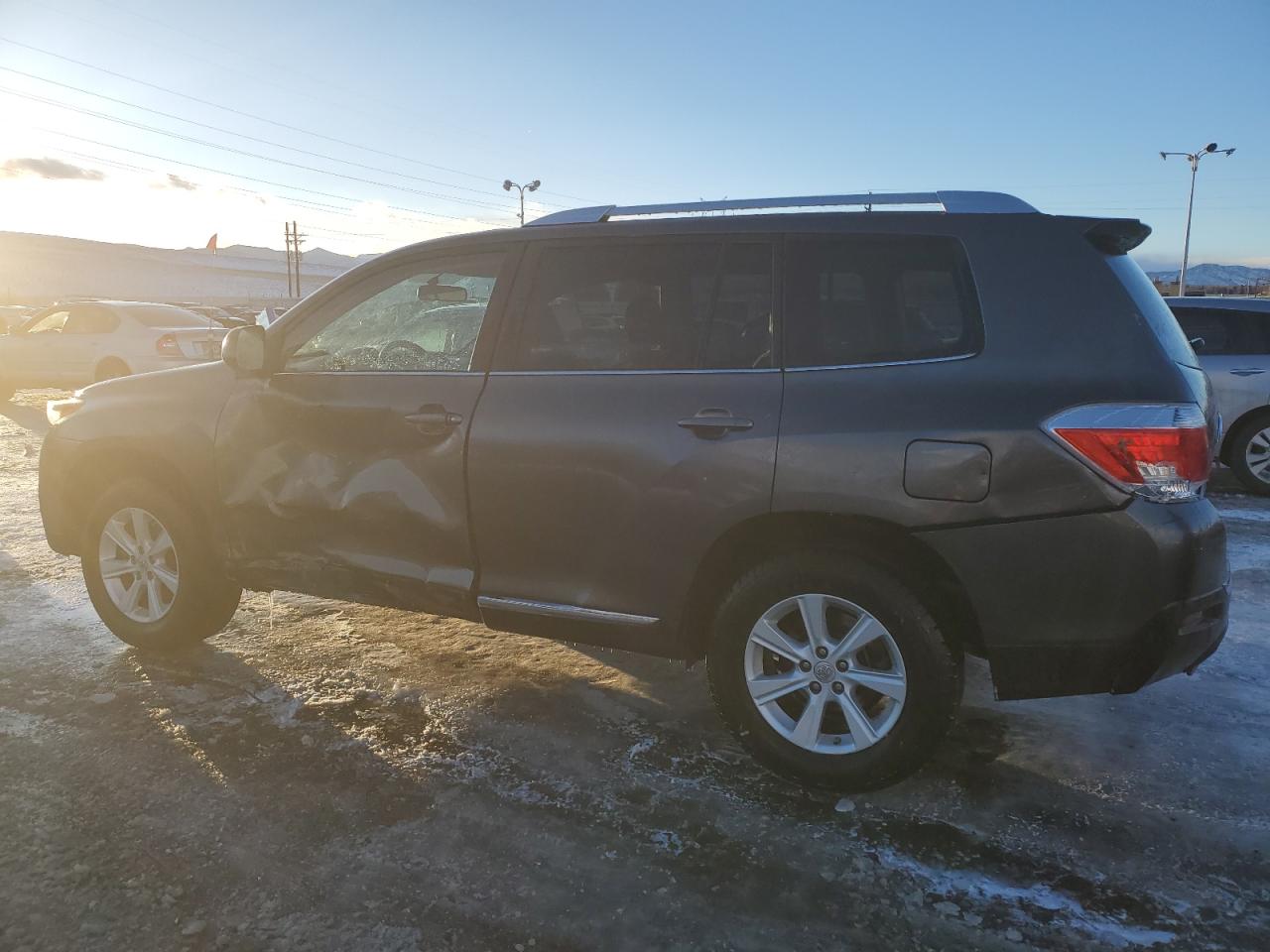 2012 Toyota Highlander VIN 5TDBK3EH7CS093510 Copart auction photo, side / rear end damage thumbnail 2