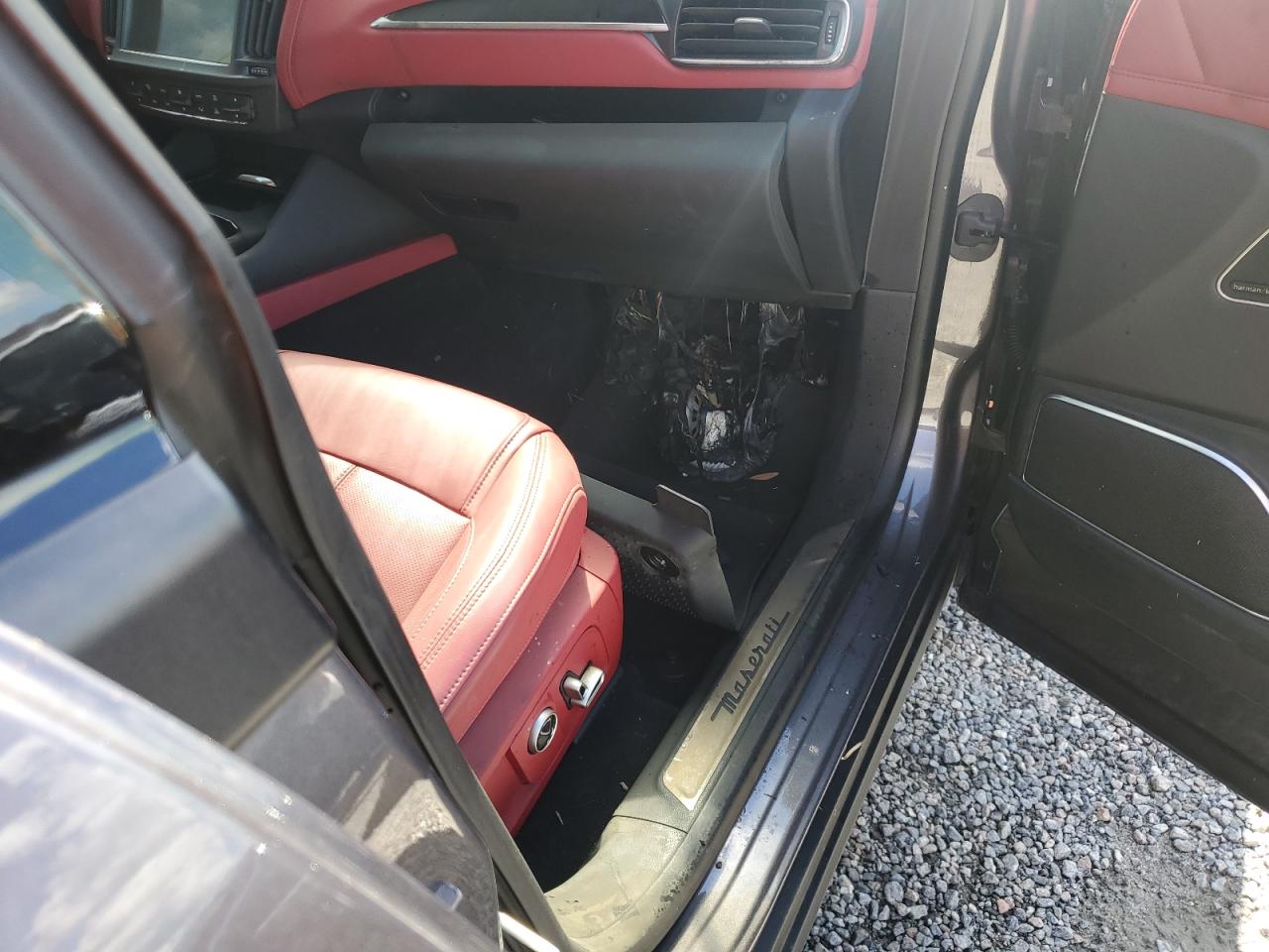 2022 Maserati Levante VIN ZN661YUM7NX393446 Copart auction photo, water/flood damage thumbnail 13