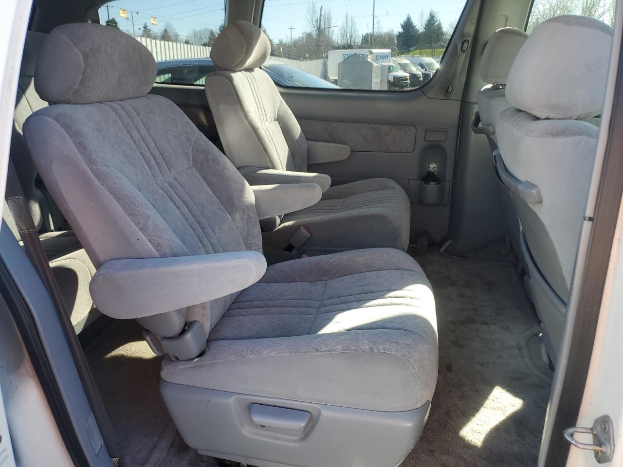2000 Toyota Sienna VIN 4T3ZF13C4YU237213 Copart auction photo, all over / mechanical damage thumbnail 11