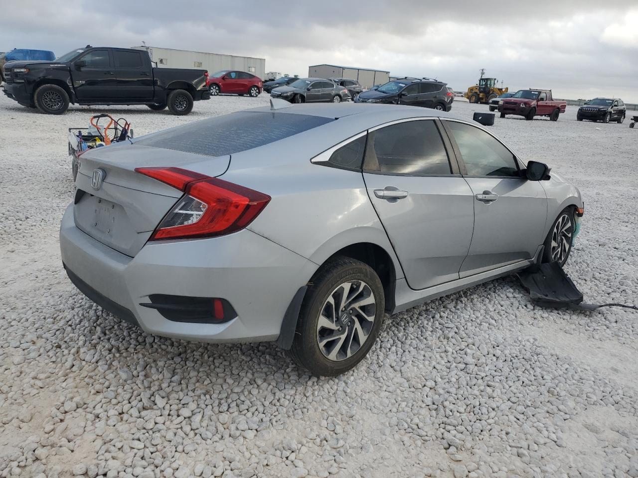 2017 Honda Civic VIN 19XFC2F7XHE080881 Copart auction photo, front end / undercarriage damage thumbnail 3
