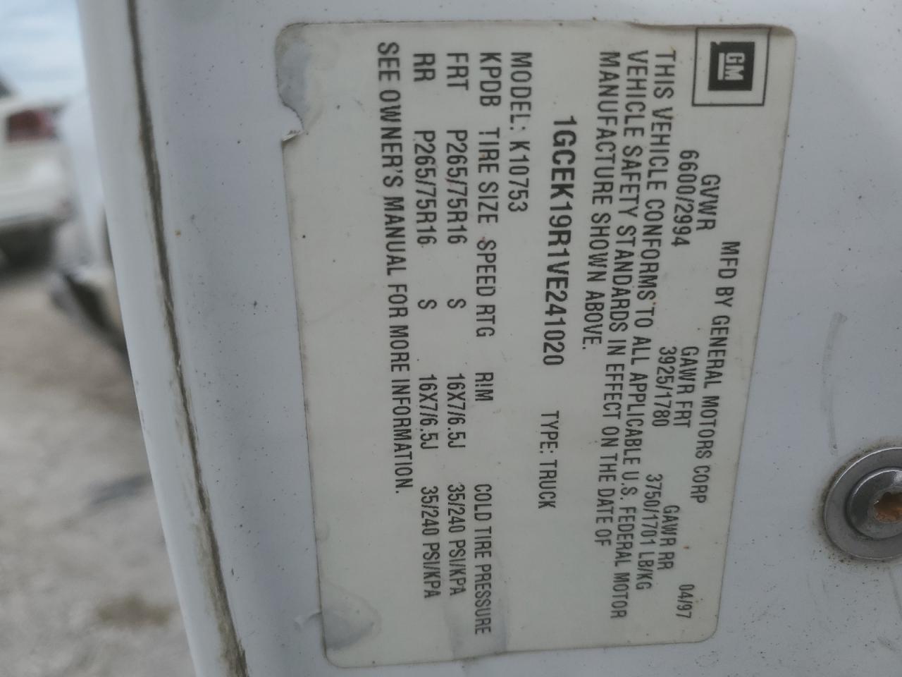1997 Chevrolet GMT-400 VIN 1GCEK19R1VE241020 Copart auction photo, all over damage thumbnail 14