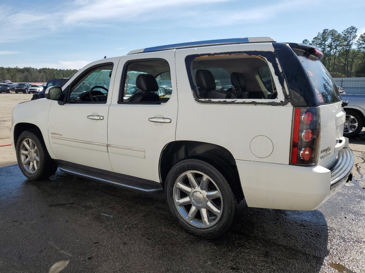 2011 GMC Yukon VIN 1GKS2EEF1BR121720 Copart auction photo, side damage thumbnail 2
