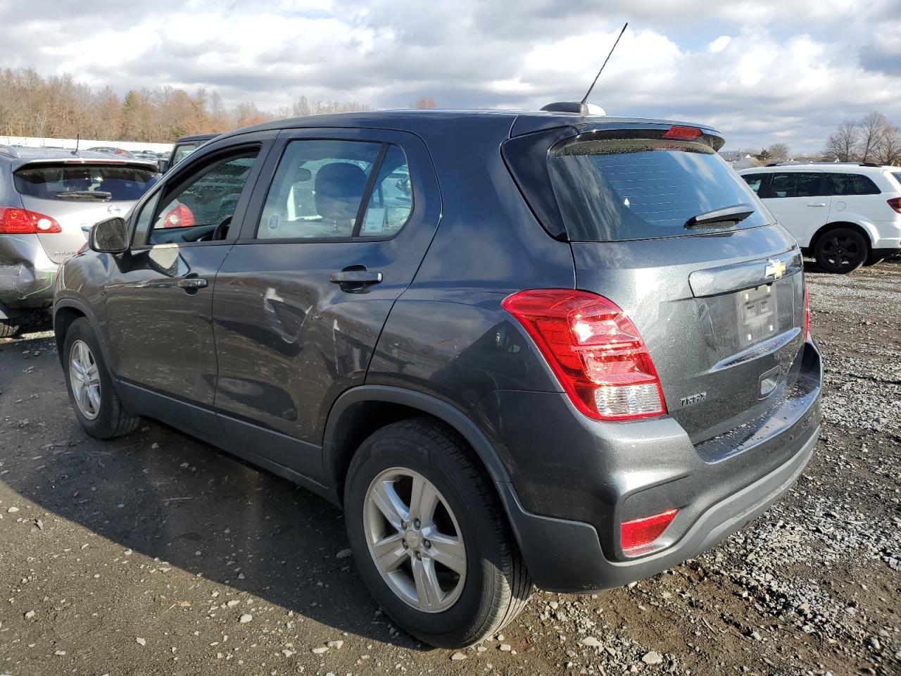 2019 Chevrolet Trax VIN 3GNCJKSB4KL326563 Copart auction photo, side / front end damage thumbnail 2