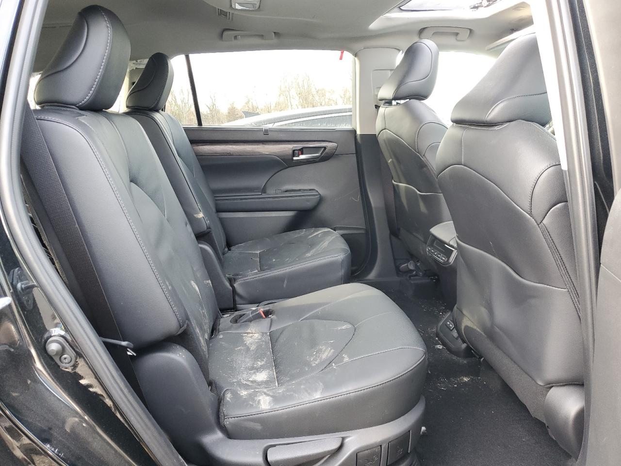 2024 Toyota Highlander VIN 5TDXBRCH2RS635276 Copart auction photo, front end / side damage thumbnail 11