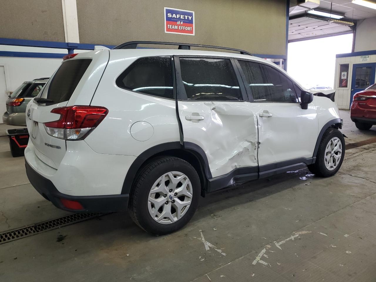 2020 Subaru Forester VIN JF2SKADC2LH419441 Copart auction photo, front end / side damage thumbnail 3