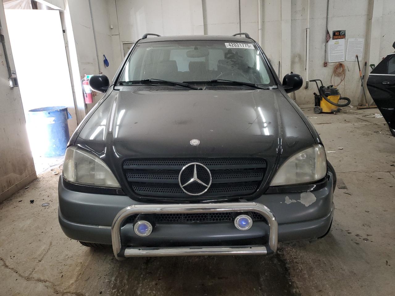 1999 Mercedes-Benz M-klasse VIN 4JGAB54E7XA136885 Copart auction photo, front end / undercarriage damage thumbnail 5
