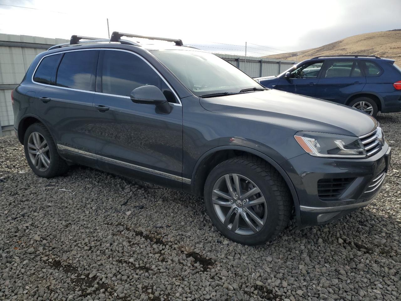 2015 Volkswagen Touareg VIN WVGEP9BP6FD006687 Copart auction photo, minor dent/scratches damage thumbnail 4
