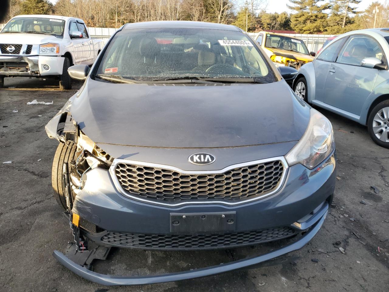 2016 KIA Forte VIN KNAFX5A8XG5627192 Copart auction photo, front end / side damage thumbnail 5
